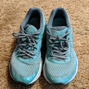 Teal Mizuno shoes